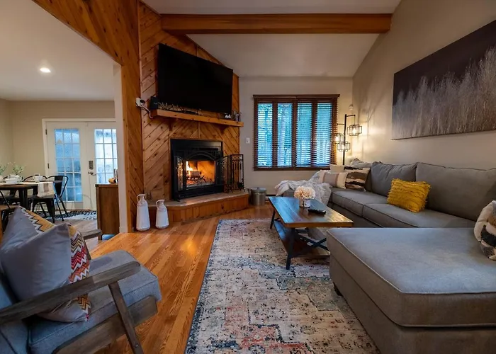 Charming Corner Newly Furnished Townhome