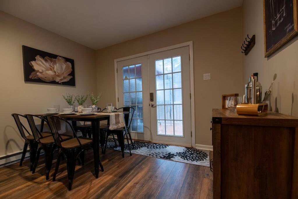 Charming Corner Newly Furnished Townhome * Lake Harmony