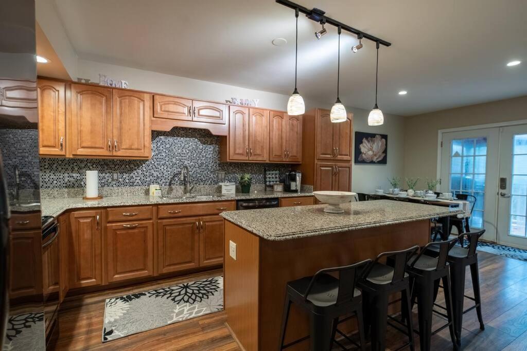 Charming Corner Newly Furnished Townhome