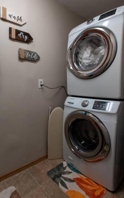 Charming Corner Newly Furnished Townhome Holiday home Lake Harmony