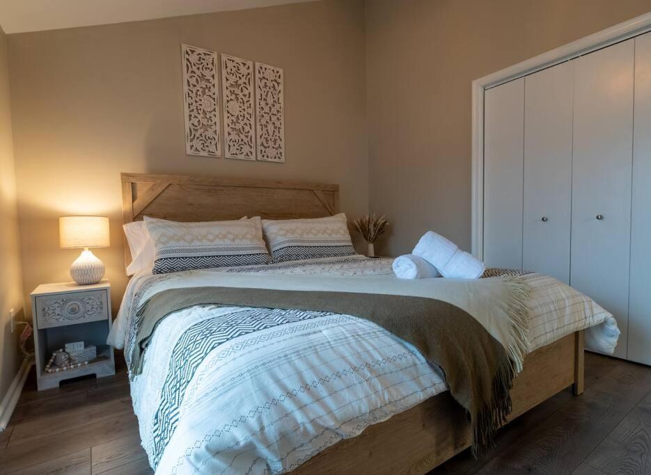 Holiday home Charming Corner Newly Furnished Townhome *