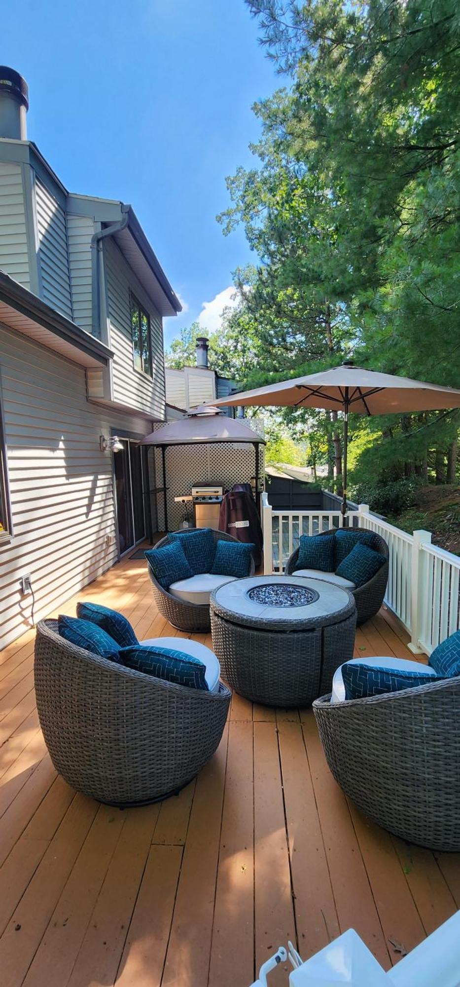 Charming Corner Newly Furnished Townhome *